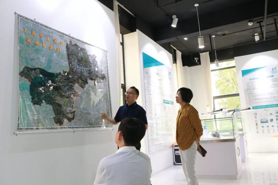 上海市青浦區政協主席李華桂一行蒞臨普適導航調研(圖2)