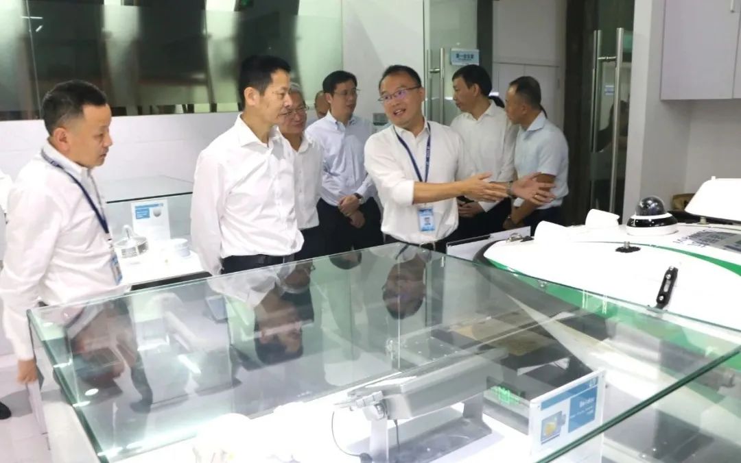 領導關懷 | 上海市市委常委、副市長吳清一行蒞臨普適導航調研(圖2)