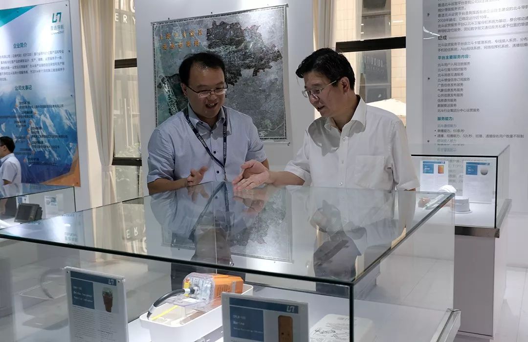 寧波市經信委黨委書記、主任陳炳榮一行到普適導航調研(圖2)
