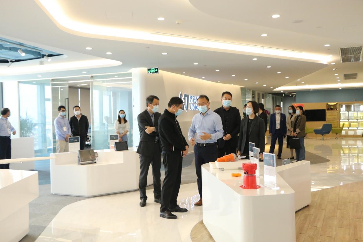 上海市青浦區委常委、區委組織部部長李方明蒞臨普適導航調研指導(圖1)